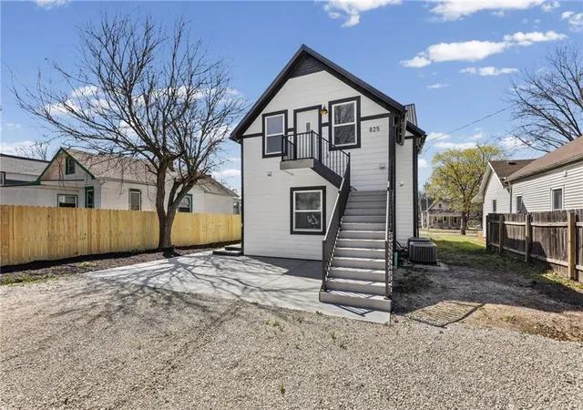 2nd image of 825 Main St, Ottawa, KS 66067 | MLS# 2609094