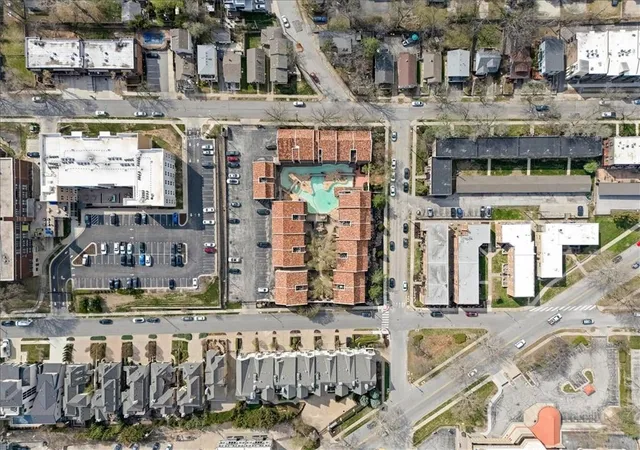 21st image of 1111 W 46th St #22, Kansas City, MO 64112 | MLS# 2609098