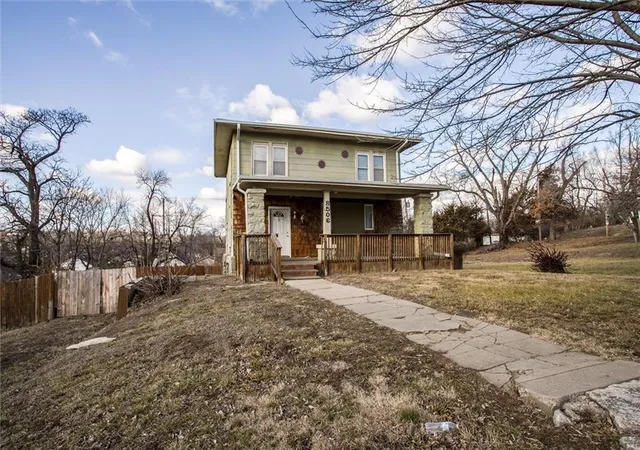 Single family home for sale at 8506 Highland Ave, Kansas City, MO 64131 | MLS# 2609113