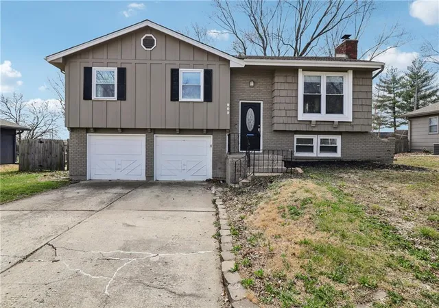 1st image of 809 Mulberry St, Lee's Summit, MO 64086 | MLS# 2609154