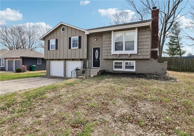 2nd image of 809 Mulberry St, Lee's Summit, MO 64086 | MLS# 2609154