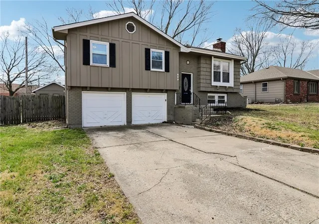 3rd image of 809 Mulberry St, Lee's Summit, MO 64086 | MLS# 2609154