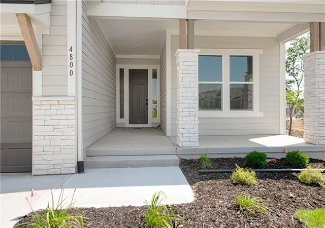 Photo 3 of Sale Pending at 4800 NW Huonker Ct, Riverside, MO 64150 | MLS# 2609168 | Listing updated on 2026-09-04