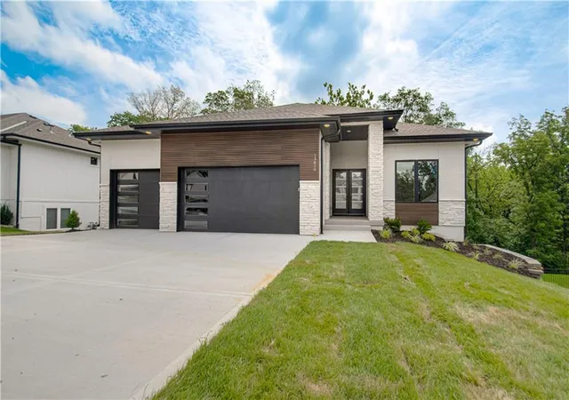1st image of 13458 Terrace Park Dr, Kansas City, MO 64152 | MLS# 2609184