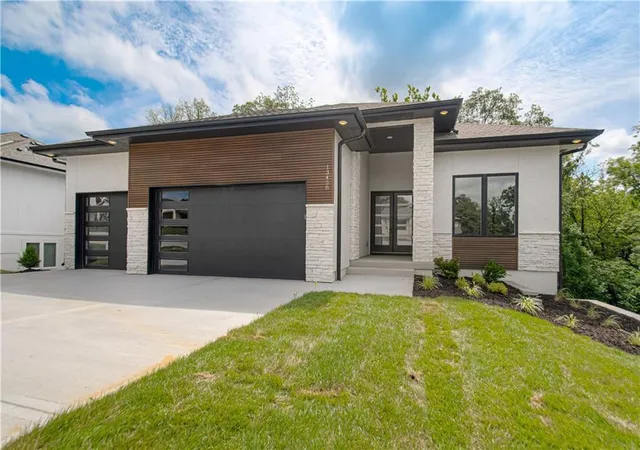 2nd image of 13458 Terrace Park Dr, Kansas City, MO 64152 | MLS# 2609184