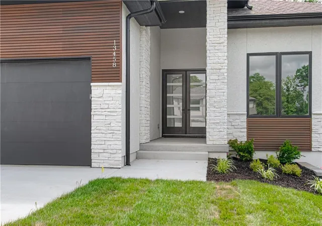 3rd image of 13458 Terrace Park Dr, Kansas City, MO 64152 | MLS# 2609184