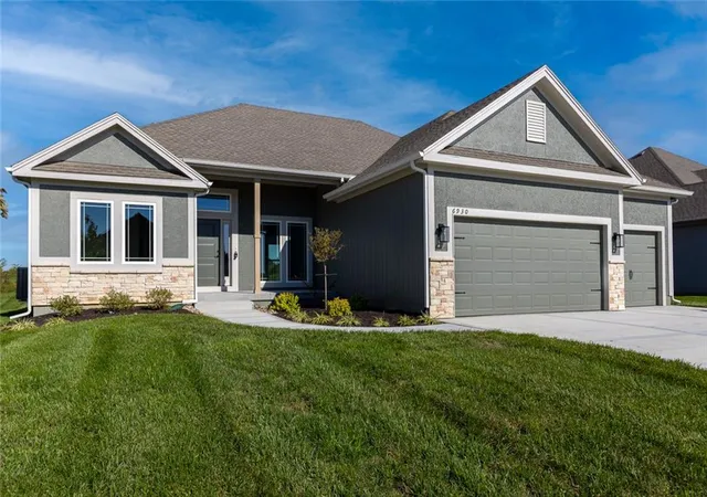 Single family home for sale at 6930 NE 102nd Street, Kansas City, MO 64156 | MLS# 2609298