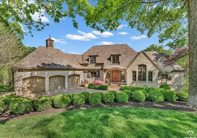 2nd image of 208 Fall Creek Dr, Lawrence, KS 66049 | MLS# 2609314