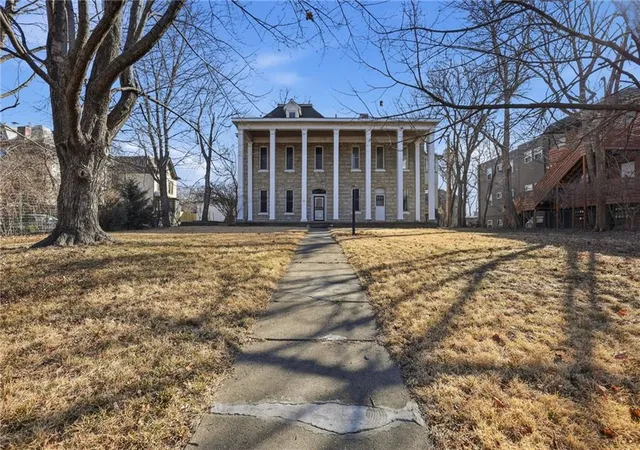 2nd image of 419 Maple Blvd, Kansas City, MO 64124 | MLS# 2609333