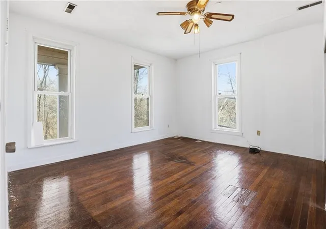 4th image of 419 Maple Blvd, Kansas City, MO 64124 | MLS# 2609333