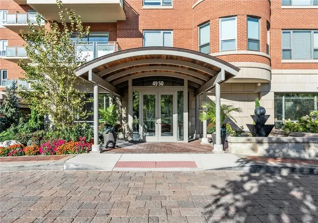 3rd image of 4950 Central St #702, Kansas City, MO 64112 | MLS# 2609383