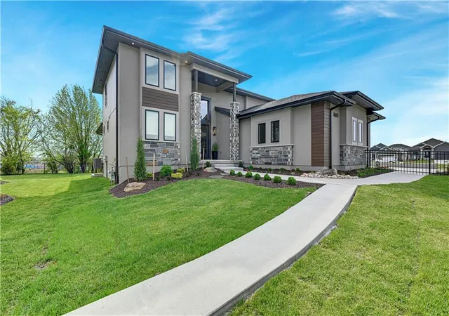 1st image of 16071 S Twilight Ln, Olathe, KS 66062 | MLS# 2609417