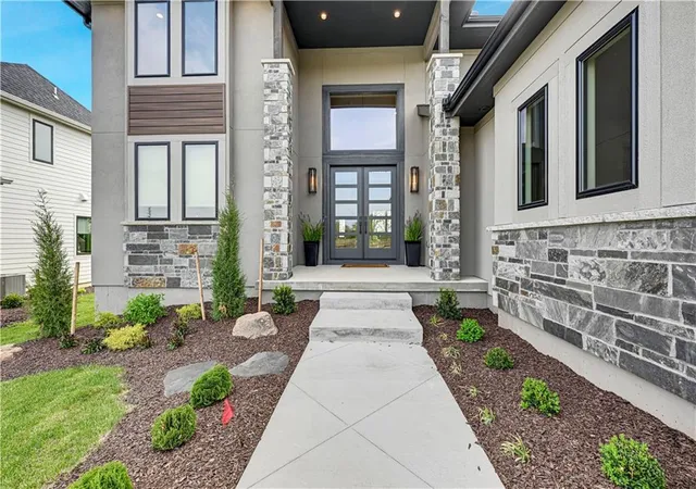 2nd image of 16071 S Twilight Ln, Olathe, KS 66062 | MLS# 2609417