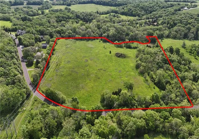 1st image of 17200 Metcalf Pl, Stilwell, KS 66085 | MLS# 2609466