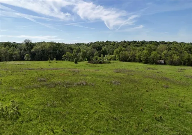 7th image of 17200 Metcalf Pl, Stilwell, KS 66085 | MLS# 2609466