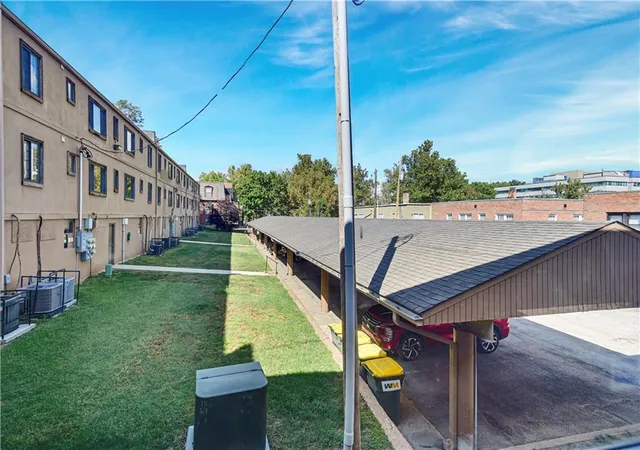 19th image of 1114 W 46th St #2, Kansas City, MO 64112 | MLS# 2609471