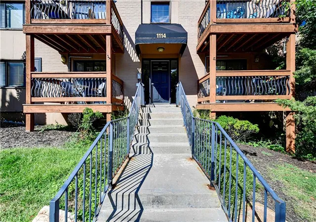1st image of 1114 W 46th St #2, Kansas City, MO 64112 | MLS# 2609471