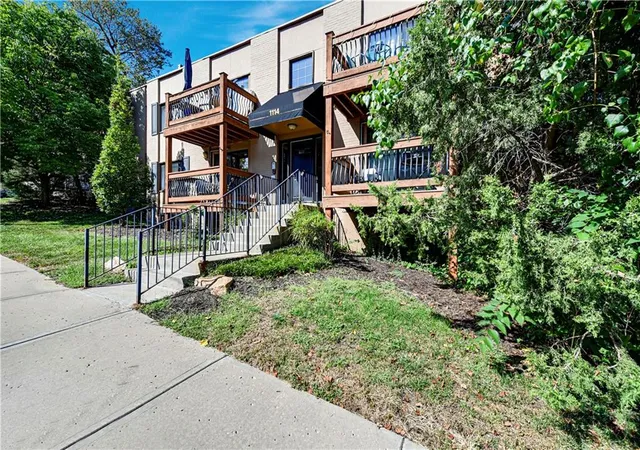 2nd image of 1114 W 46th St #2, Kansas City, MO 64112 | MLS# 2609471