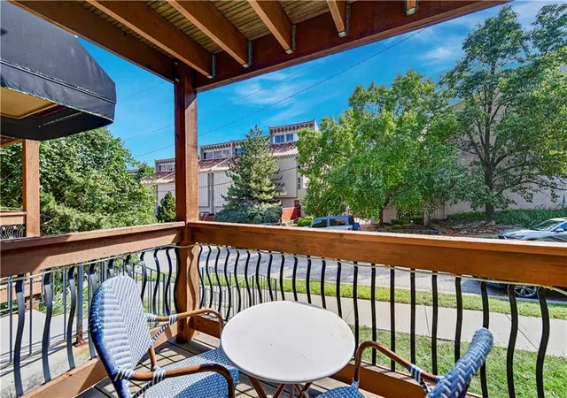 4th image of 1114 W 46th St, Kansas City, MO 64111
