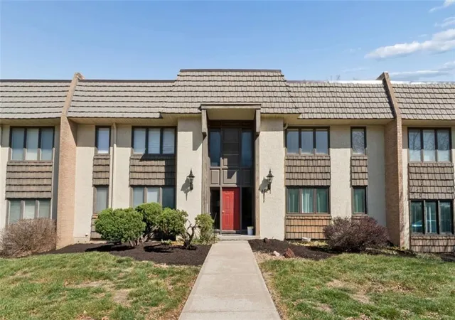 462 W 104 St #D, Kansas City, MO 64114 | MLS# 2609494 | Houzeo