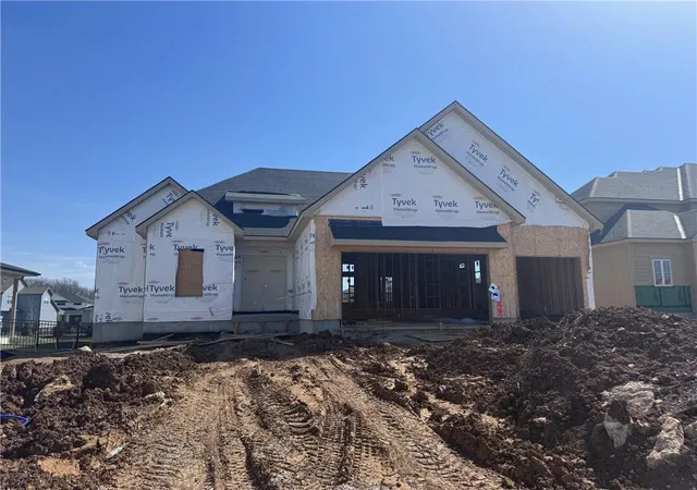 1st image of 18504 Pawnee Ln, Overland Park, KS 66085 | MLS# 2609497