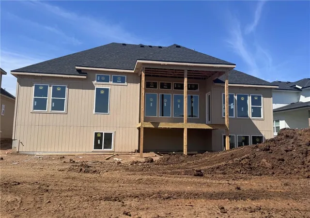 2nd image of 18504 Pawnee Ln, Overland Park, KS 66085 | MLS# 2609497