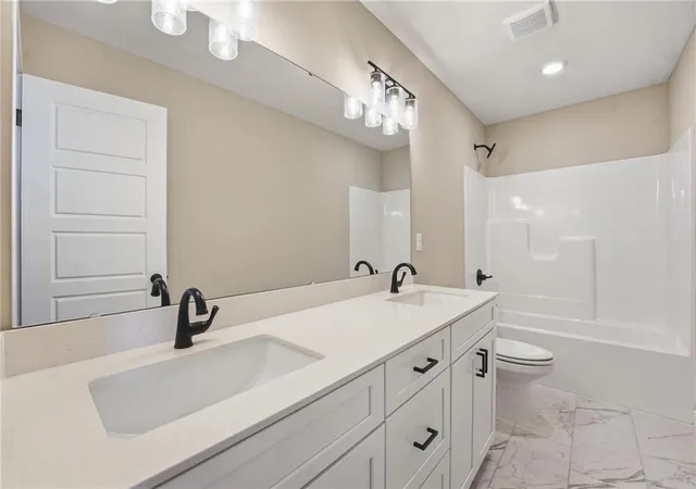 Homes for sale in Kansas City, MO | 10637 N Jefferson St, Kansas City, MO 64155 | MLS# 2609519