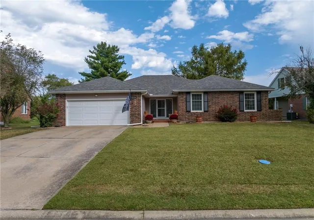 Homes for sale in Clinton, MO | 1804 S Nicklaus Dr, Clinton, MO 64735 | MLS# 2609523