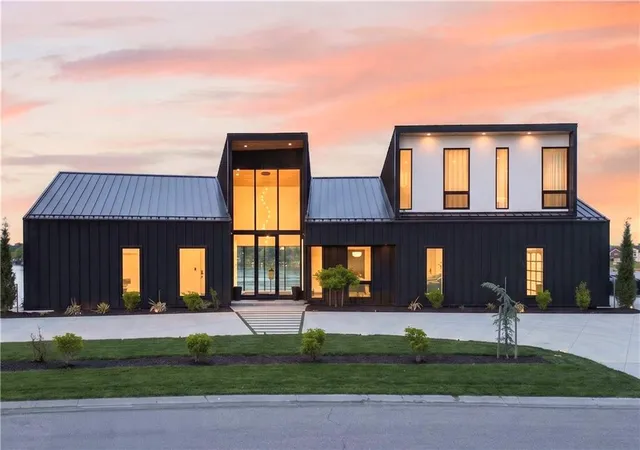 1st image of 16 Seminole Cir, Lake Winnebago, MO 64034 | MLS# 2609530