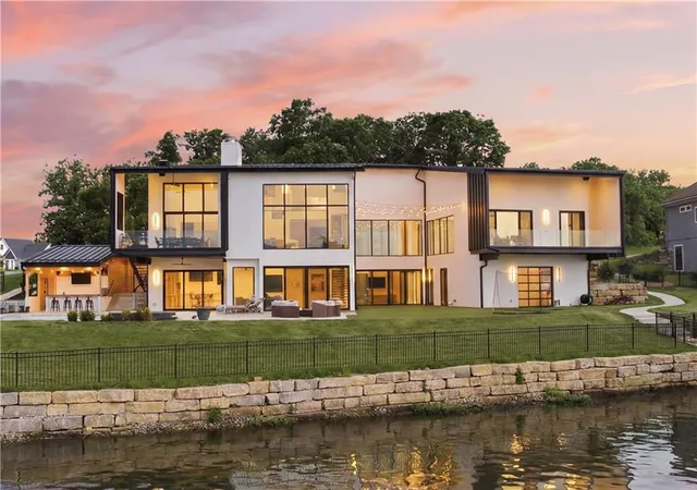 2nd image of 16 Seminole Cir, Lake Winnebago, MO 64034 | MLS# 2609530