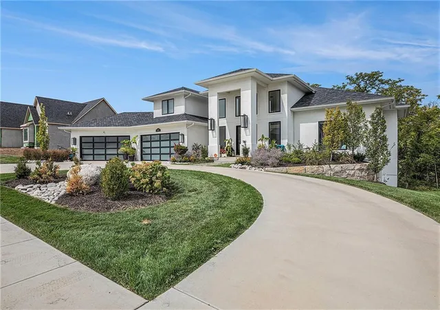 2nd image of 21384 W 93 Ct, Lenexa, KS 66220 | MLS# 2609596