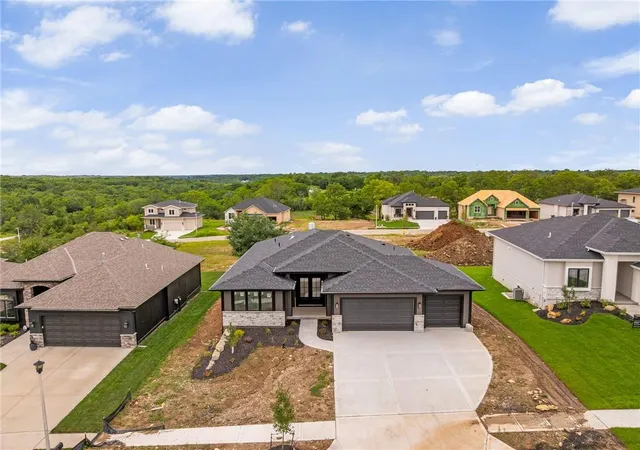 3rd image of 25152 W 141St Ter, Olathe, KS 66061 | MLS# 2609607