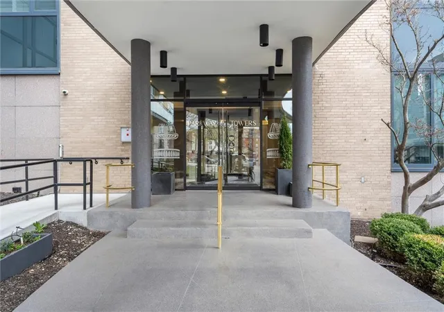 Photo 3 of Condo for sale at 4545 Wornall Rd #1210, Kansas City, MO 64111 | MLS# 2609653 | Listing updated on 2026-10-07