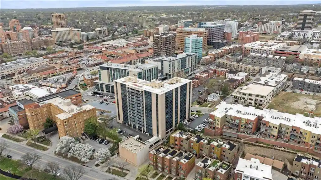 Listing Photo 50 - Condo for sale in 4545 Wornall Rd located at 4545 Wornall Rd, Kansas City, MO 64111 - Unit #1210