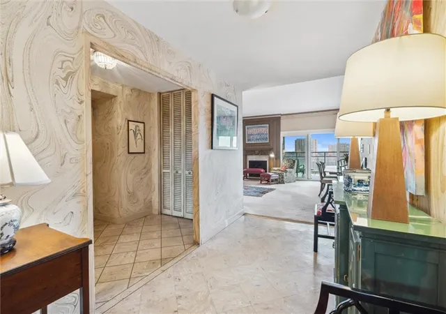 Listing Photo 5 - Condo for sale in building located at 4545 Wornall Rd, Kansas City, MO 64111 - Unit #1210