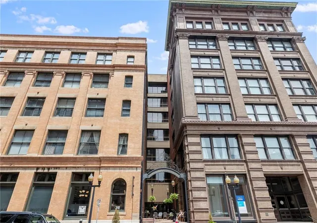 Photo 2 of Condo for sale at 308 W 8th Street #303, Kansas City, MO 64105 | MLS# 2609724 | Listing updated on 2026-08-19
