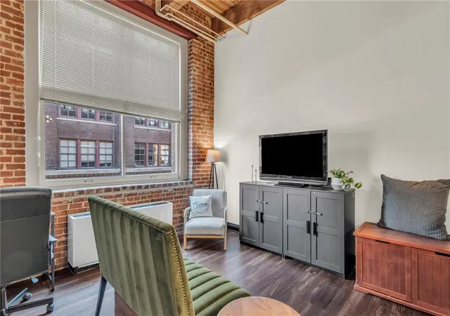 Photo 5 of Condo for sale at 308 W 8th Street #303, Kansas City, MO 64105 | MLS# 2609724 | Listing updated on 2026-08-19