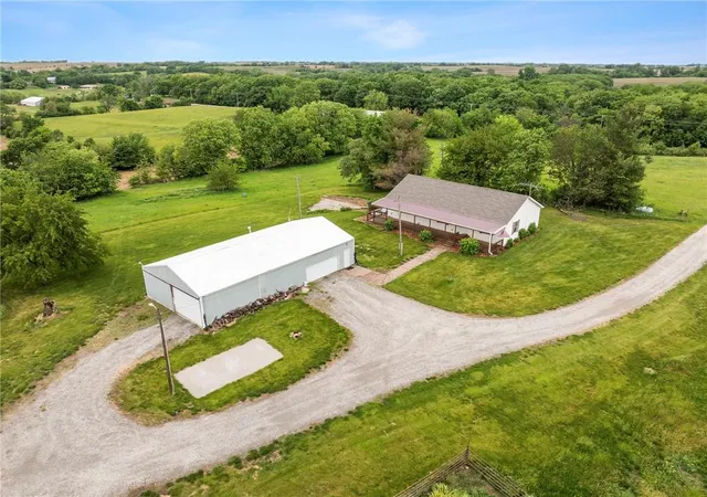 Photo 3 of Single family home for sale at 9226 427 Road, Savannah, MO 64485 | MLS# 2609749 | Listing updated on 2026-10-13