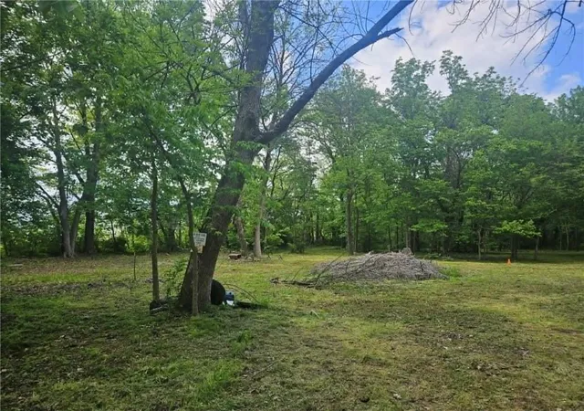 3rd image of 1020 W Henry St, Sedalia, MO 65301 | MLS# 2609870