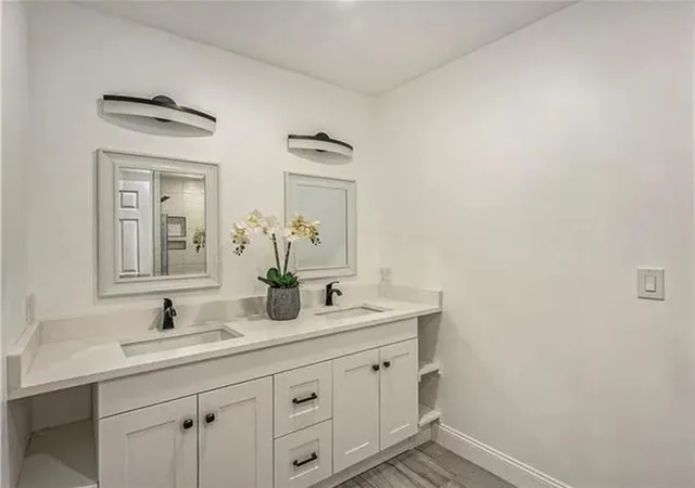 Photo 2 of Multi family home for sale at 508 W Shawnee St, Paola, KS 66071 | MLS# 2609871 | Listing updated on 2026-10-08