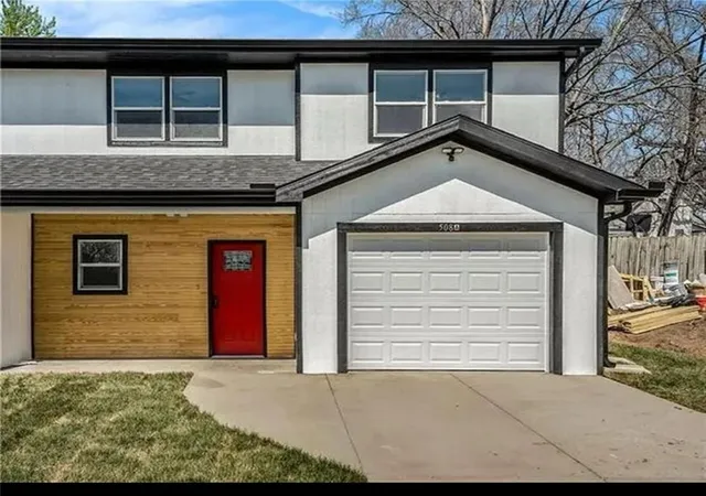 Homes for sale in Paola, KS | 508 W Shawnee St, Paola, KS 66071 | MLS# 2609871