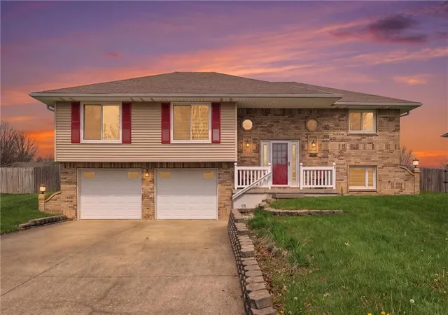 Homes for sale in Cameron, MO | 1305 Sam Den Cir, Cameron, MO 64429 | MLS# 2609949
