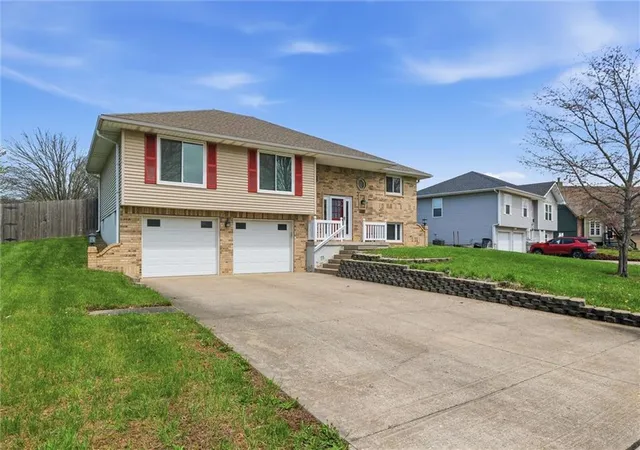 Homes for sale in Cameron, MO | 1305 Sam Den Cir, Cameron, MO 64429 | MLS# 2609949