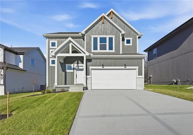 Photo 4 of Sale Pending at 1157 SE Cronin Dr, Lees Summit, MO 64081 | MLS# 2609953 | Listing updated on 2026-04-25
