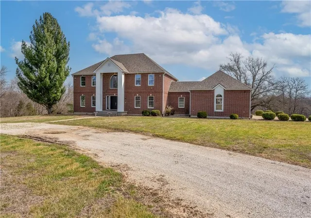 Photo 3 of Single family home for sale at 471 201st Road, Warrensburg, MO 64093 | MLS# 2609956 | Listing updated on 2026-09-14