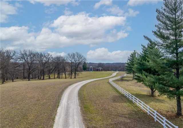 Photo 4 of Single family home for sale at 471 201st Road, Warrensburg, MO 64093 | MLS# 2609956 | Listing updated on 2026-09-14