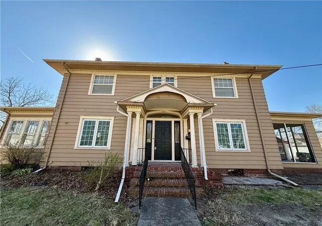 Homes for sale in Burlington, KS | 416 S 6th St, Burlington, KS 66839 | MLS# 2609963