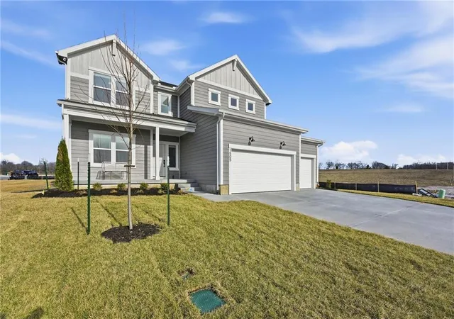 Photo 2 of Single family home for sale at 1520 Se Sweet Root Dr, Lees Summit, MO 64082 | MLS# 2610016 | Listing updated on 2026-10-01