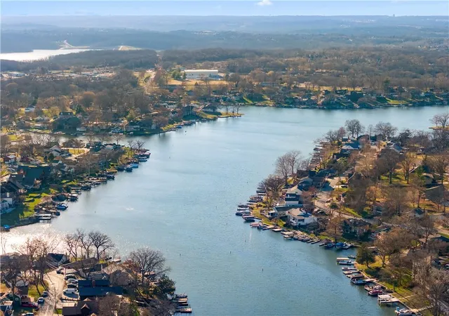 3rd image of 27 Beach Dr, Lake Tapawingo, MO 64015 | MLS# 2610025