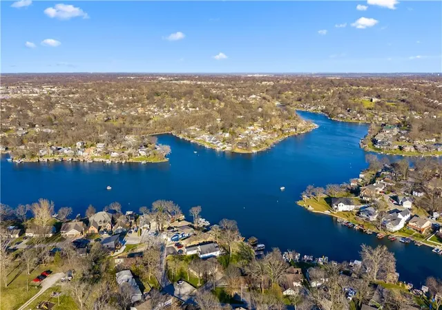 4th image of 27 Beach Dr, Lake Tapawingo, MO 64015 | MLS# 2610025